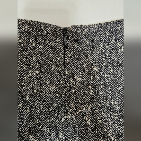 Neiman Marcus Women's Mini Skirt Black White Wool Blend Tweed Size 6. - Picture 4 of 7